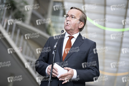 Pressekonferenz zur Weltraumsicherheitsstrategie der Bundesregierung in Berlin