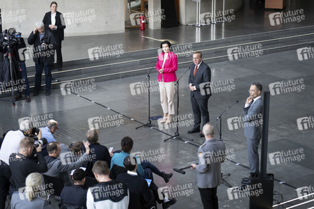 Pressekonferenz zur Weltraumsicherheitsstrategie der Bundesregierung in Berlin