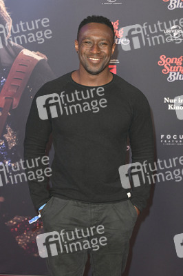 Filmpremiere 'Song Sung Blue' in Berlin