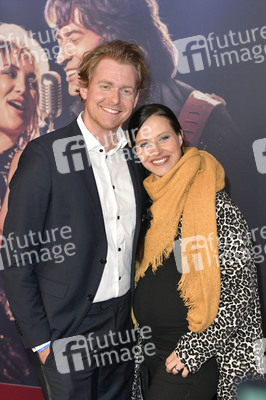 Filmpremiere 'Song Sung Blue' in Berlin