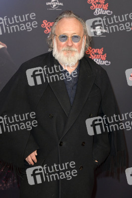 Filmpremiere 'Song Sung Blue' in Berlin