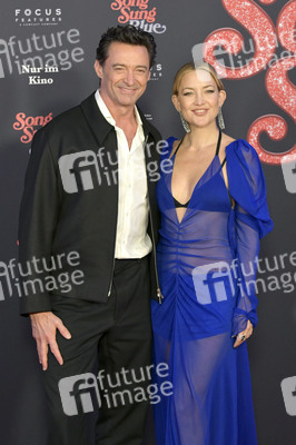 Filmpremiere 'Song Sung Blue' in Berlin