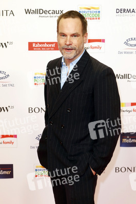 Goldene Bild der Frau 2025 in Hamburg