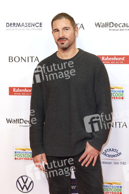 Goldene Bild der Frau 2025 in Hamburg