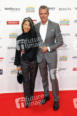 Goldene Bild der Frau 2025 in Hamburg