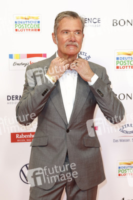 Goldene Bild der Frau 2025 in Hamburg