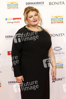 Goldene Bild der Frau 2025 in Hamburg