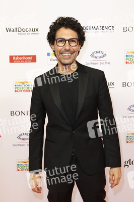 Goldene Bild der Frau 2025 in Hamburg