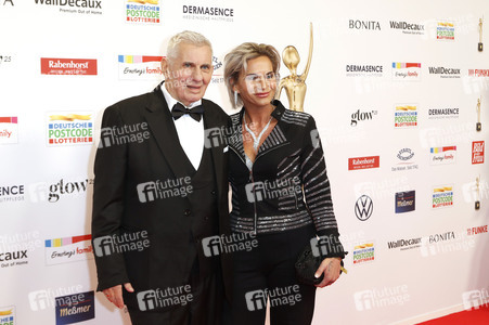 Goldene Bild der Frau 2025 in Hamburg