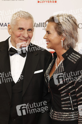 Goldene Bild der Frau 2025 in Hamburg