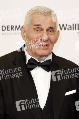 Goldene Bild der Frau 2025 in Hamburg