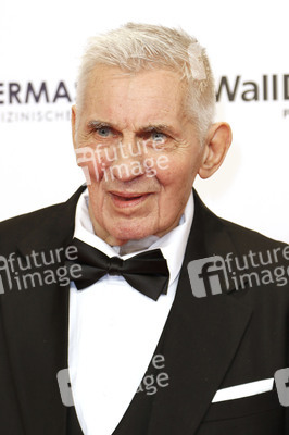 Goldene Bild der Frau 2025 in Hamburg