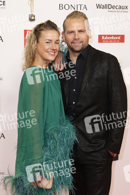 Goldene Bild der Frau 2025 in Hamburg