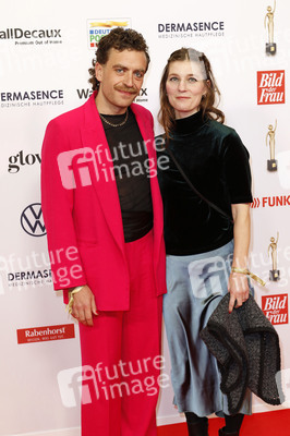 Goldene Bild der Frau 2025 in Hamburg