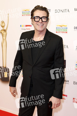 Goldene Bild der Frau 2025 in Hamburg