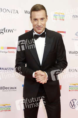 Goldene Bild der Frau 2025 in Hamburg