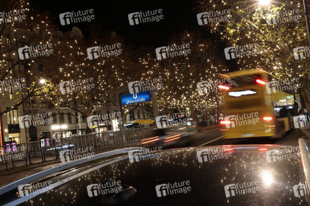 Weihnachtsbeleuchtung am Kudamm 2025 in Berlin