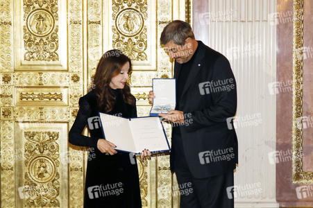 Verleihung des  Bayerischen Verdienstordens an  Vicky Leandros in München