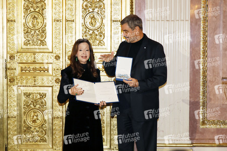 Verleihung des  Bayerischen Verdienstordens an  Vicky Leandros in München