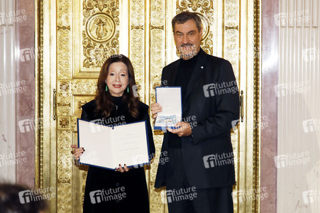 Verleihung des  Bayerischen Verdienstordens an  Vicky Leandros in München