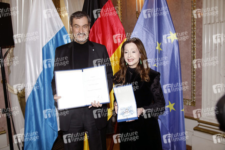Verleihung des  Bayerischen Verdienstordens an  Vicky Leandros in München