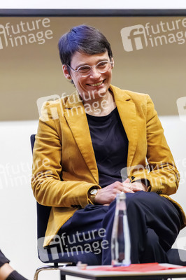 NRW Studienpräsentation 'Sorgerechtsentzug bei lesbischen Mütt