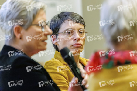 NRW Studienpräsentation 'Sorgerechtsentzug bei lesbischen Mütt