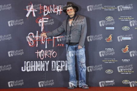 Ausstellung 'A Bunch of Stuff -Tokyo' von Johnny Depp in Tokio