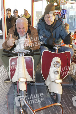 Taco und Thorsten Laussch auf dem Weihnachtmarkt in Hamburg