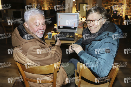 Taco und Thorsten Laussch auf dem Weihnachtmarkt in Hamburg