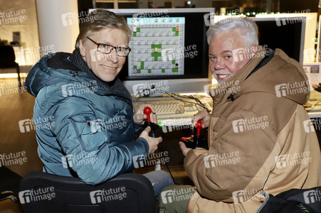 Taco und Thorsten Laussch auf dem Weihnachtmarkt in Hamburg