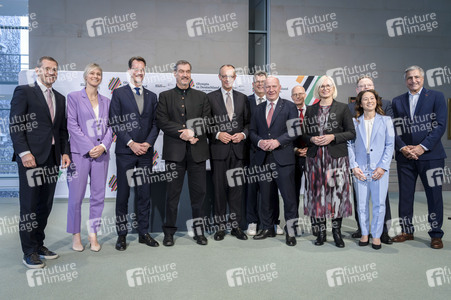 Unterzeichnung der Vereinbarung zur Olympiabewerbung in Berlin
