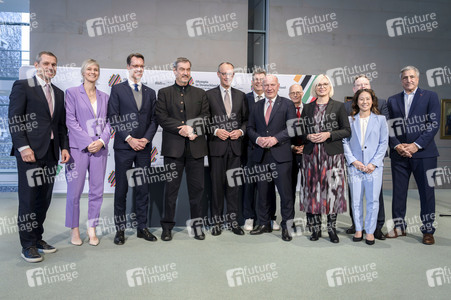 Unterzeichnung der Vereinbarung zur Olympiabewerbung in Berlin