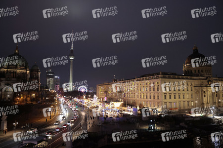 Weihnachtsmarkt am Humboldt Forum in Berlin