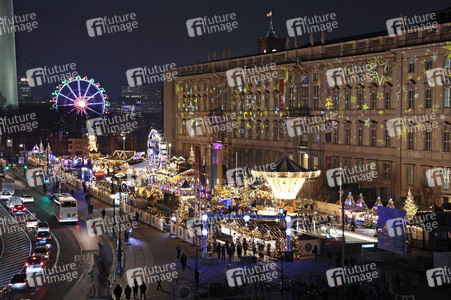 Weihnachtsmarkt am Humboldt Forum in Berlin