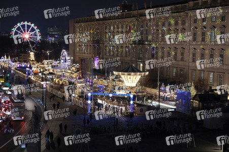 Weihnachtsmarkt am Humboldt Forum in Berlin