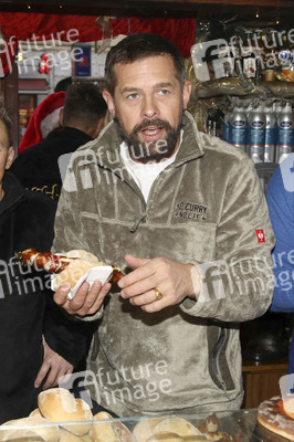 Benefizaktion mit Promi-Charity-Grillen in Berlin