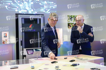 Austellungseröffnung 'Du bist Teil der Geschichte' in Bonn