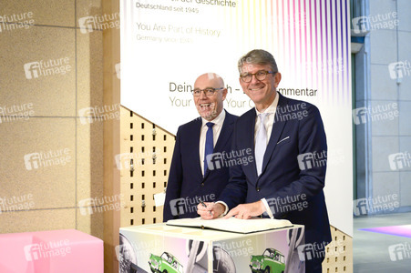 Austellungseröffnung 'Du bist Teil der Geschichte' in Bonn