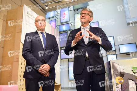 Austellungseröffnung 'Du bist Teil der Geschichte' in Bonn