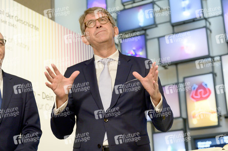 Austellungseröffnung 'Du bist Teil der Geschichte' in Bonn