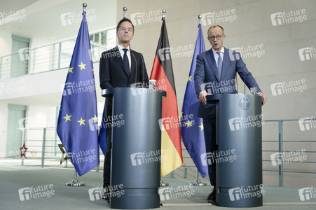 Empfang des NATO-Generalsekretärs in Berlin