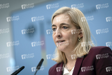 Pressekonferenz mit Nina Warken in Berlin