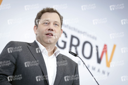 Pressekonferenz zur Vorstellung des Deutschlandfonds bei der KfW-Bankengruppe in Berlin