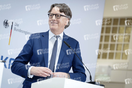 Pressekonferenz zur Vorstellung des Deutschlandfonds bei der KfW-Bankengruppe in Berlin