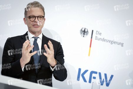 Pressekonferenz zur Vorstellung des Deutschlandfonds bei der KfW-Bankengruppe in Berlin