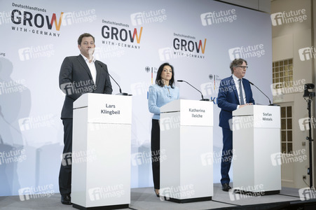 Pressekonferenz zur Vorstellung des Deutschlandfonds bei der KfW-Bankengruppe in Berlin