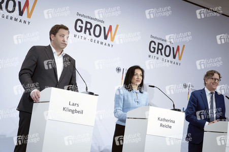 Pressekonferenz zur Vorstellung des Deutschlandfonds bei der KfW-Bankengruppe in Berlin