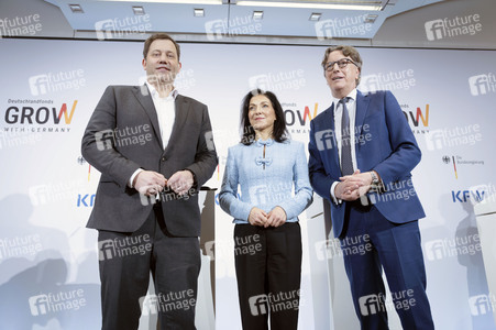 Pressekonferenz zur Vorstellung des Deutschlandfonds bei der KfW-Bankengruppe in Berlin