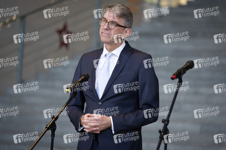 Pressestatment mit Wolfram Weimer nach dem Treffen mit Musikerinnen und Musikern im Kanzleramt in Berlin